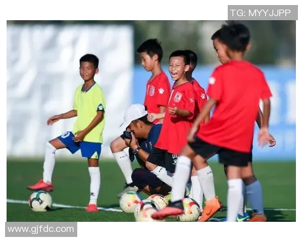 达尼洛的足球旅程从巴西青训到欧洲顶级联赛的辉煌历程