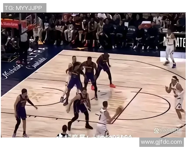 热火与湖人激战正酣拉杆对决引发球迷热议与期待