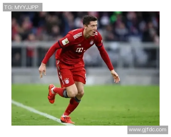 莱万在欧冠赛场火力全开10场12球领跑射手榜金靴梦稳步推进 莱万在欧冠赛场火力全开10场12球领跑射手榜金靴梦稳步推进